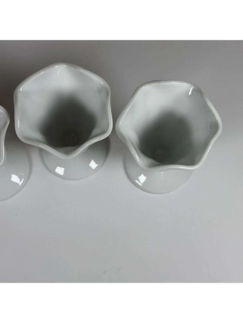 Set of 4 Sur La Table White Porcelain Footed Ice Cream Dessert Bowls Scalloped